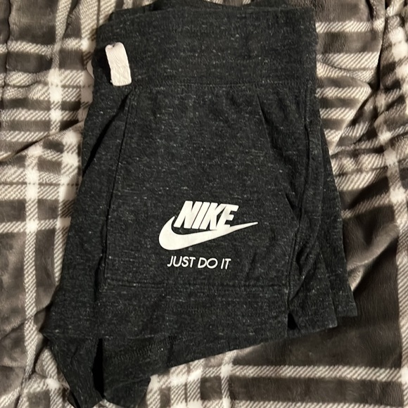 Nike sweat shorts - Picture 2 of 4